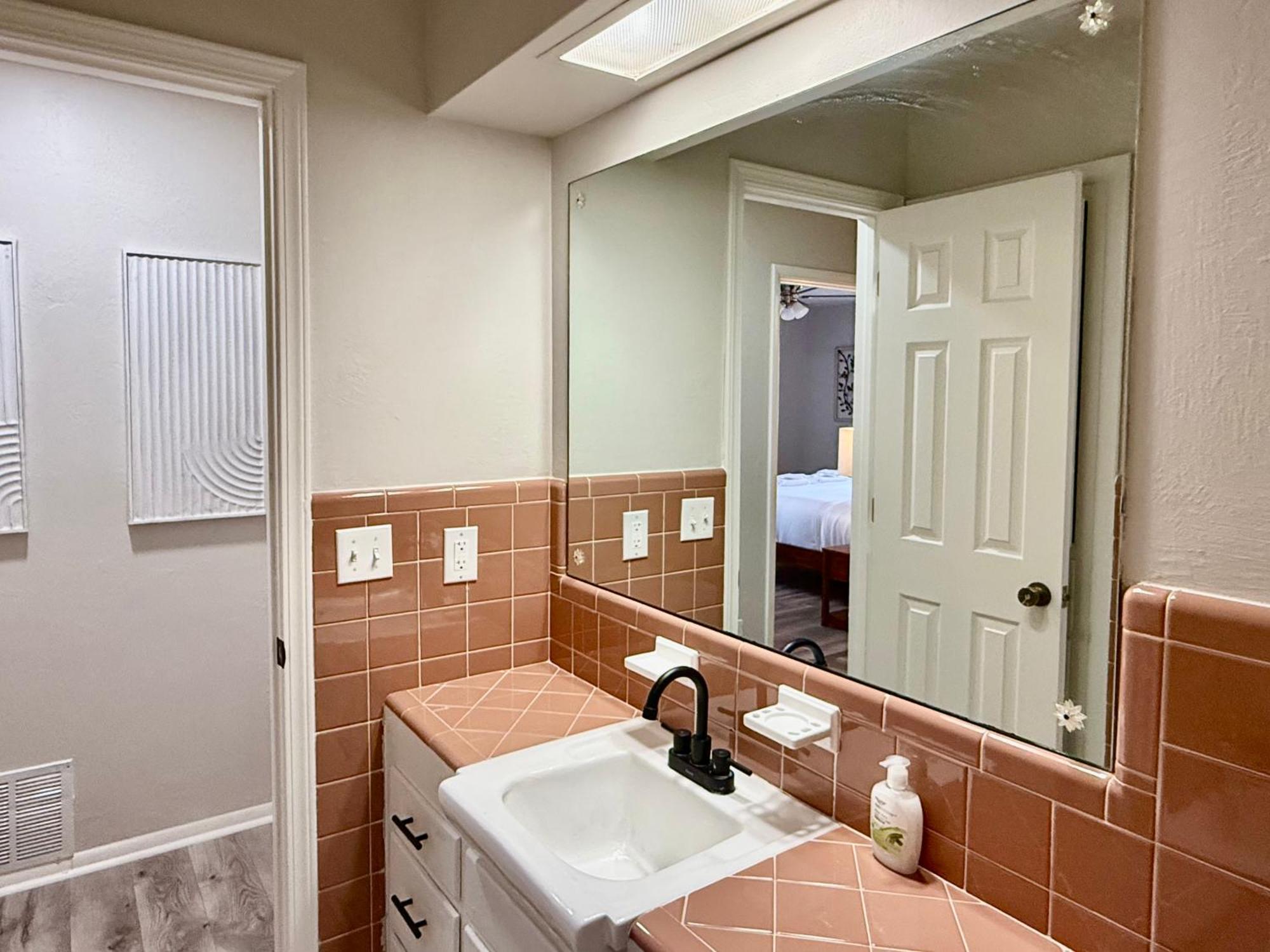 Budget Friendly Renovated Five Bedroom Retreat Holiday home Oklahoma City