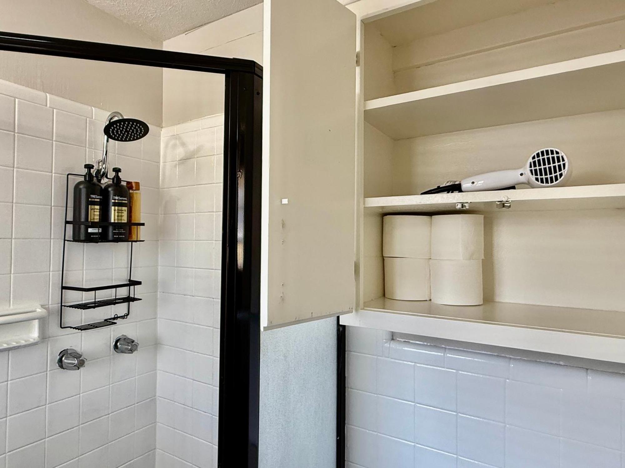 Holiday home Budget Friendly Renovated Five Bedroom Retreat
