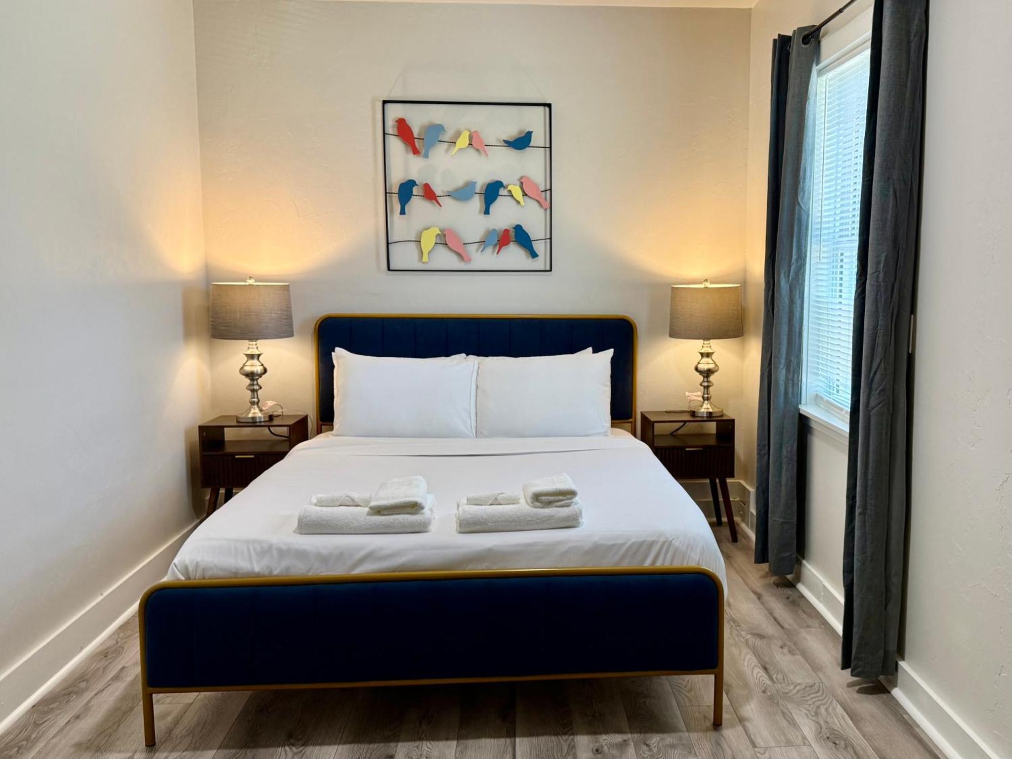 Budget Friendly Renovated Five Bedroom Retreat Holiday home
