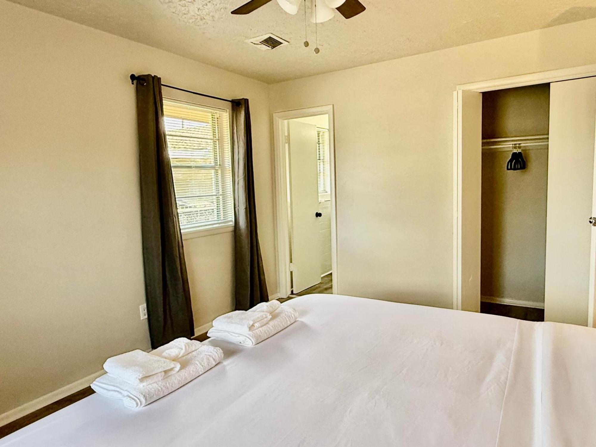 Holiday home Budget Friendly Renovated Five Bedroom Retreat *