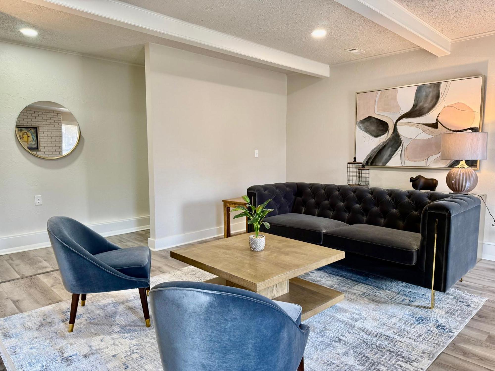 Budget Friendly Renovated Five Bedroom Retreat * Oklahoma City