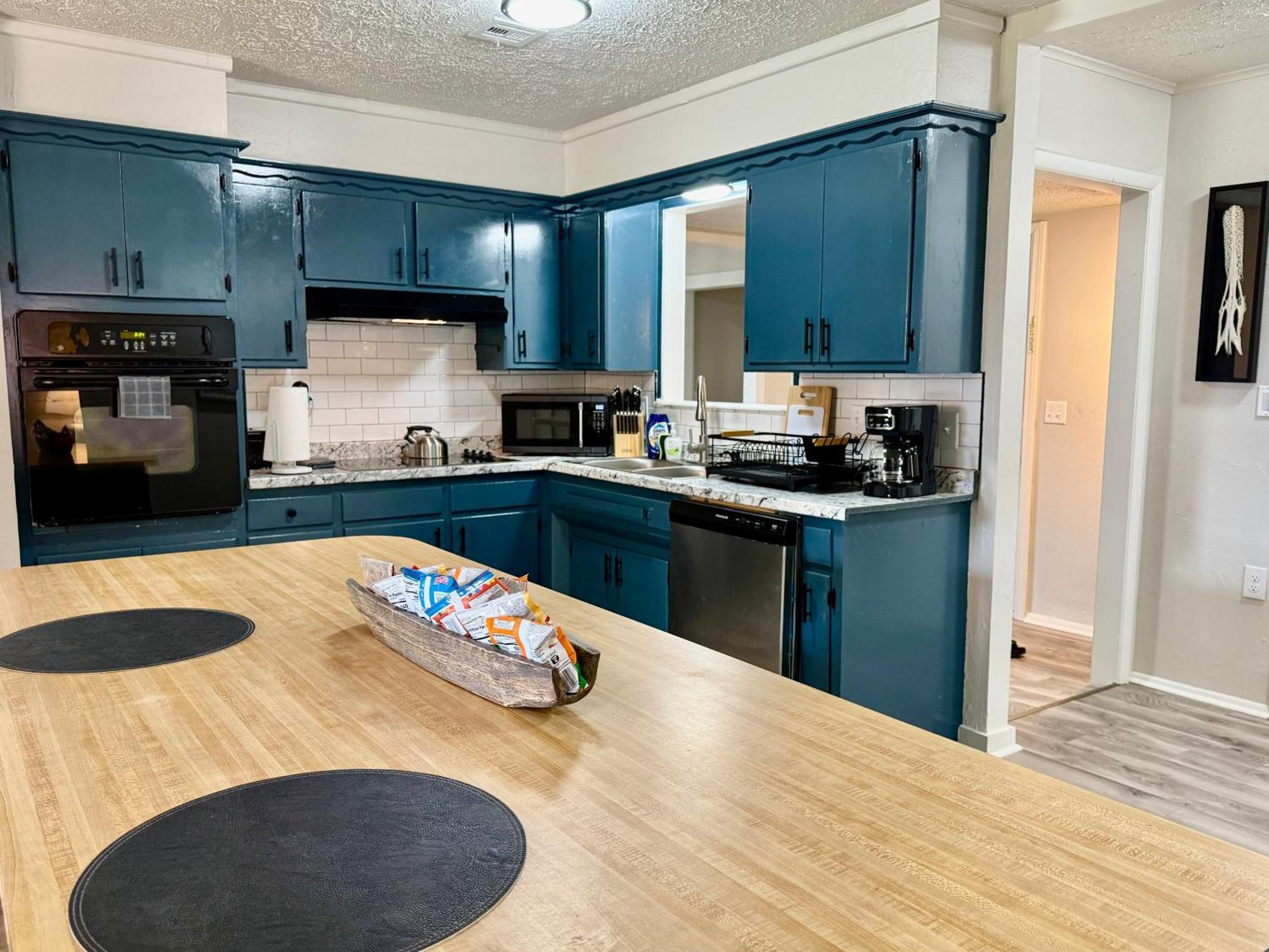 Budget Friendly Renovated Five Bedroom Retreat Holiday home